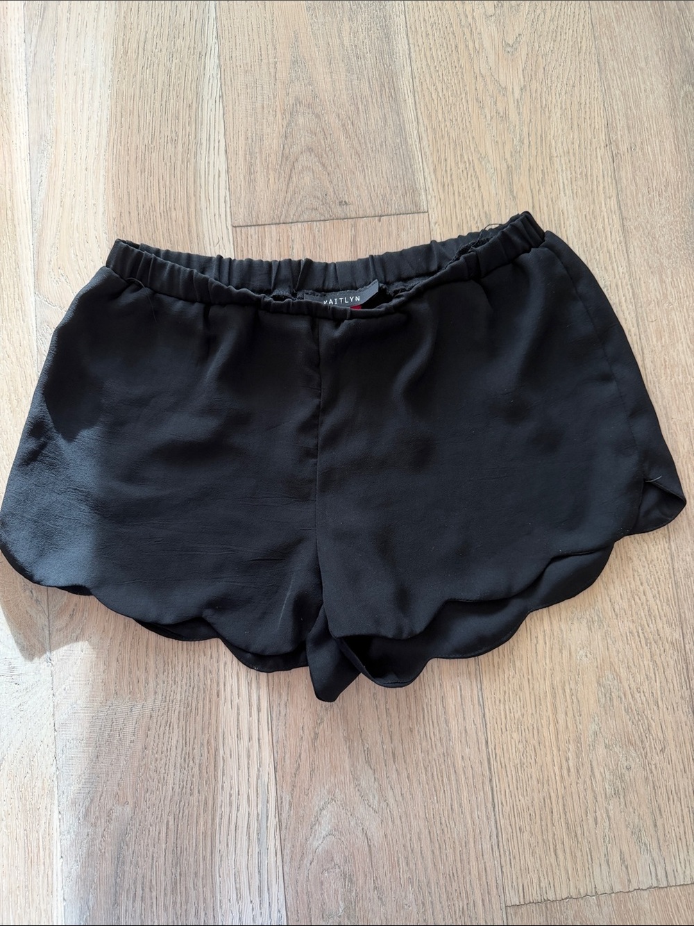 Kaitlyn Black Scalloped Hem Women's Shorts